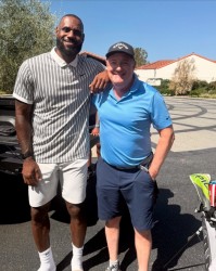 开云下载-摩根分享与詹姆斯珍贵合照：深感荣幸相遇，揭秘其真实亲和魅力