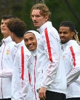 天空体育：沃尔特马德已抵达纽卡，周五上午会接受体检