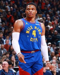 威少：感谢大家关注我的去向，请各位坚持一下很快就会有消息