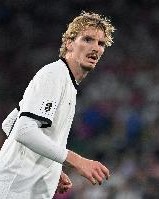 开云体育官网-9000万新援坐牢沃尔特马德出战1小时16触球9丢球，8对抗2成功